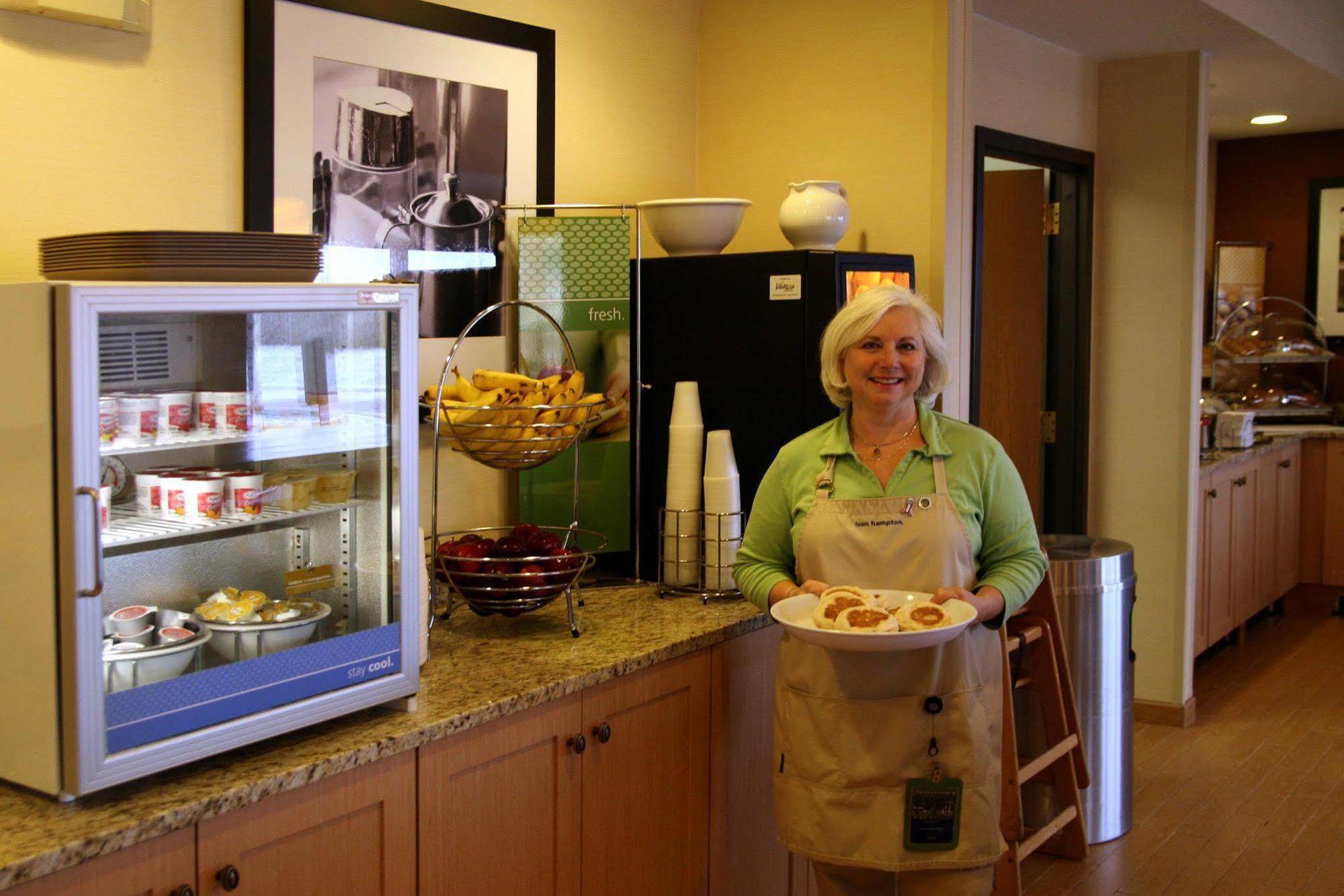 Hampton Inn Minneapolis-Burnsville Restaurant photo
