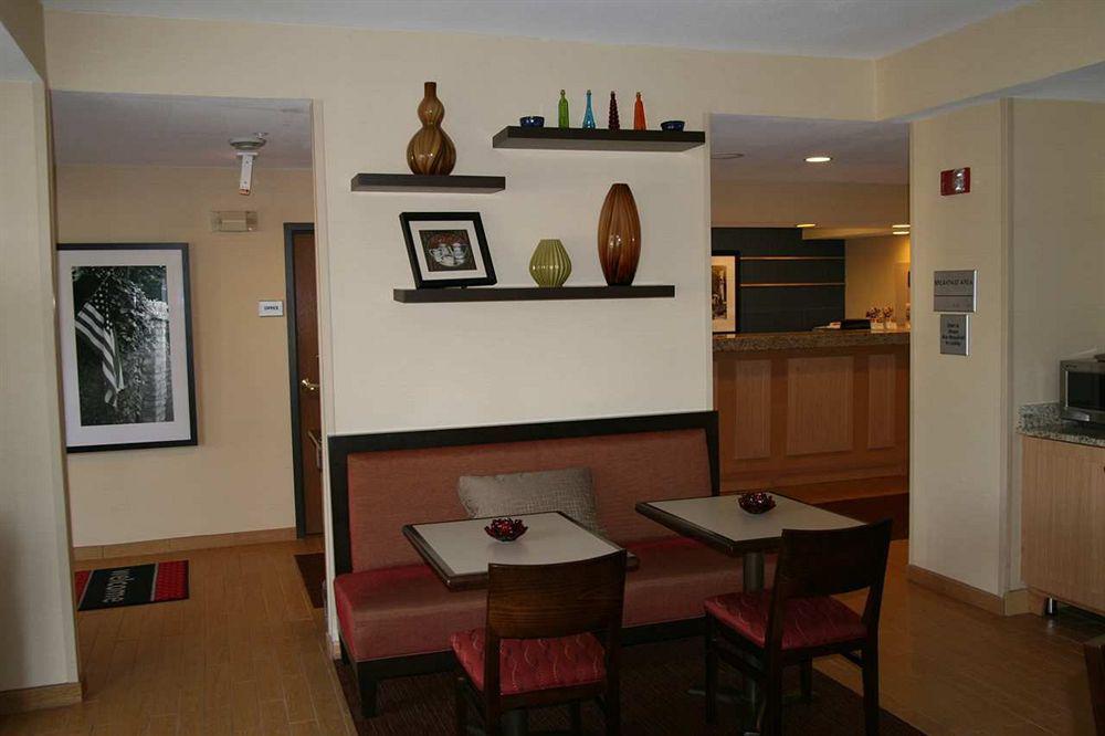 Hampton Inn Minneapolis-Burnsville Restaurant photo